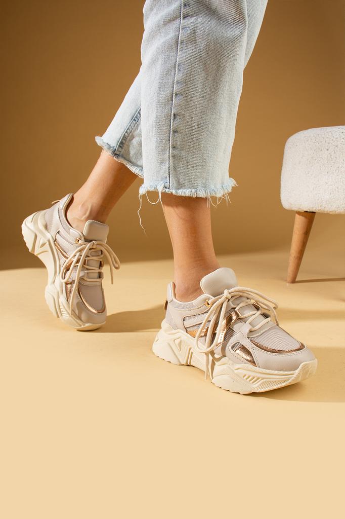 Женские кроссовки на шнуровке с удобной подошвой 36-141-24