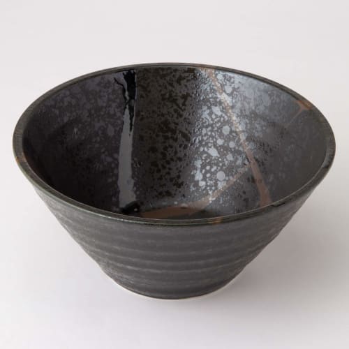 Kajual Life (Kakuni) Mino Ware "Black Specialty Ramen Bowl" - Shibuki (Splash) Design, Kiritate (Cut-off) Bowl, Approx. 20cm Diameter X 9cm Height, St