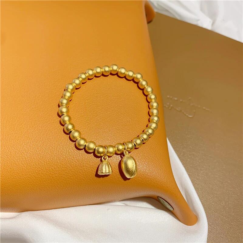 Браслет-лотос вьетнамского происхождения из песочного золота с имитацией простого золотого кольца