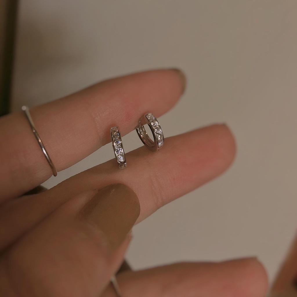 Винтажные красные серьги-кольца в гонконгском стиле: Элегантный женский аксессуар на осень/зиму