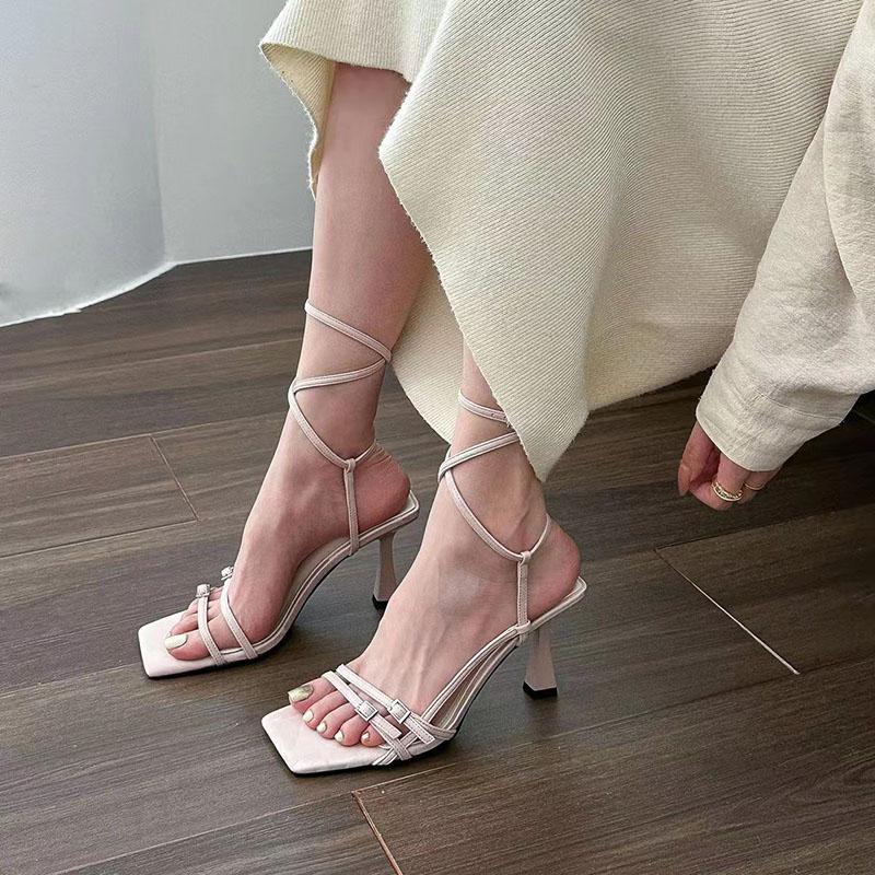 Модные весенне-летние босоножки, новые открытые тонкие каблуки Minority, женские тапочки с ремешком на щиколотке, черные