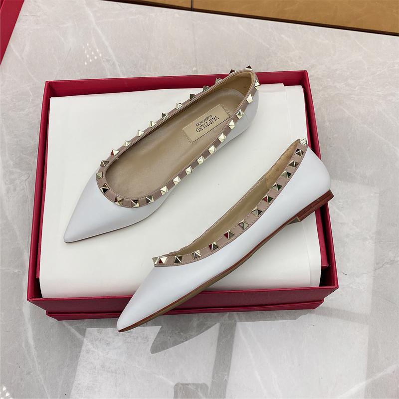 Trendy Fashion Rivets Shallow Black Patent Leather Single Shoes For Women French Style Pointed Flat Bottomed Women's Shoes