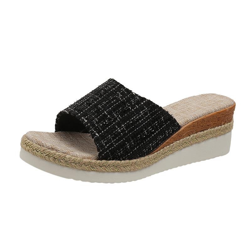 Крутые тапочки на покатом каблуке женские летние 2024 года, новые повседневные пляжные тапочки с толстой подошвой и средним каблуком, рыбий рот, крутые тапочки женские