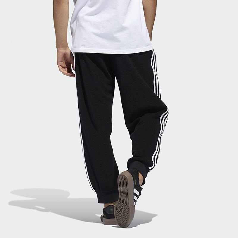 adidas Мужские камуфляжные спортивные брюки Originals с манжетами на щиколотках и полосками по бокам, черные GD3506
