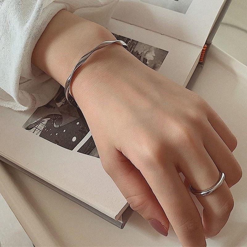 Открытые регулируемые гладкие браслеты-манжеты Möbius для женщин, девушек, свадебные украшения, простые браслеты на запястье в подарок