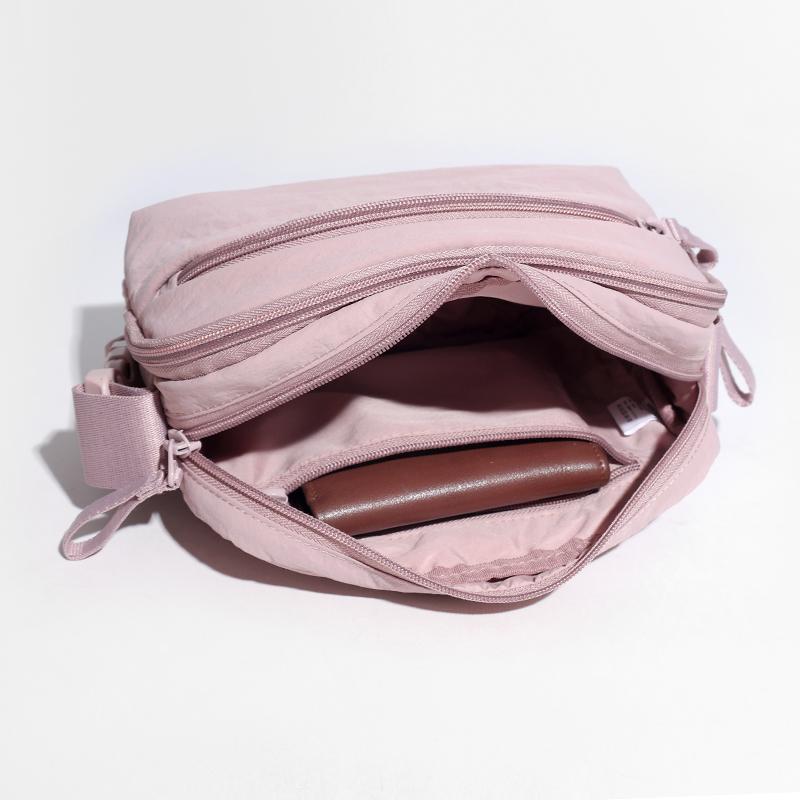 Женская легкая сумка через плечо