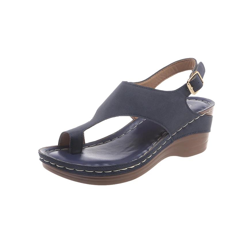 Мода 2024 года, горячая распродажа обуви для женщин, женские сандалии с открытым носком, летние римские пряжки, однотонные, повседневные пляжные сандалии на танкетке большого размера