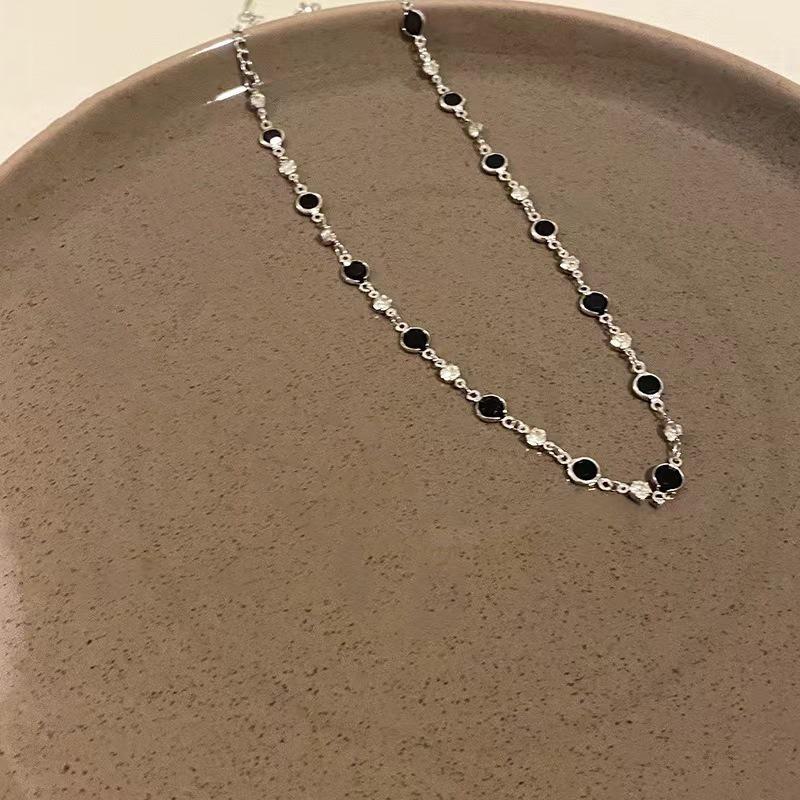 Double-Layer Rose Zircon Sweater Necklace: Elegant Summer Clavicle Chain, Women's Light Luxury High-End Accessory.