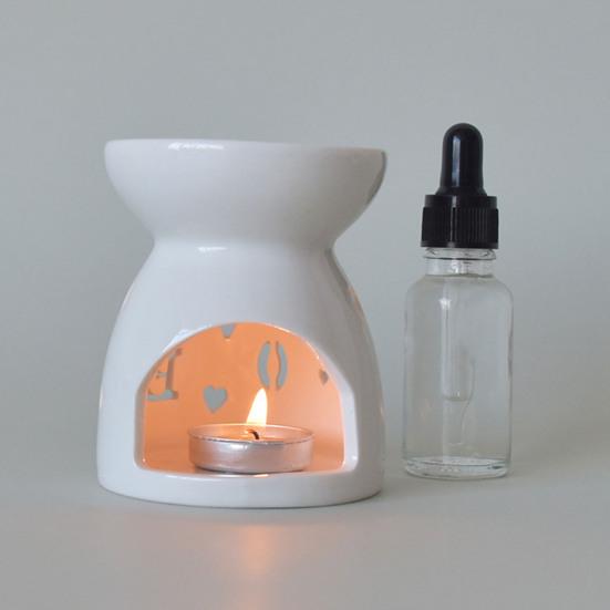 Essential Oil Burner with Spoon White Ceramic Aroma Burner Wax Melter with Cutout Design Home Tabletop Wax Warmer for Bedroom Meditation Room