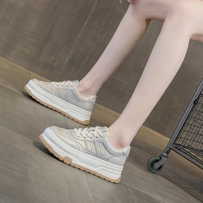 Модная белая обувь 2025 весна новая на толстой подошве модная спортивная обувь женская универсальная обувь для скейтборда модная женская обувь