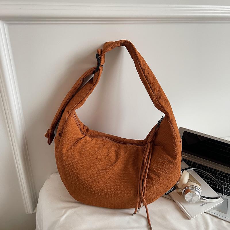 Niche Japanese simple dumpling bag trendy fashion pleated shoulder armpit bag 2025 new large-capacity messenger bag