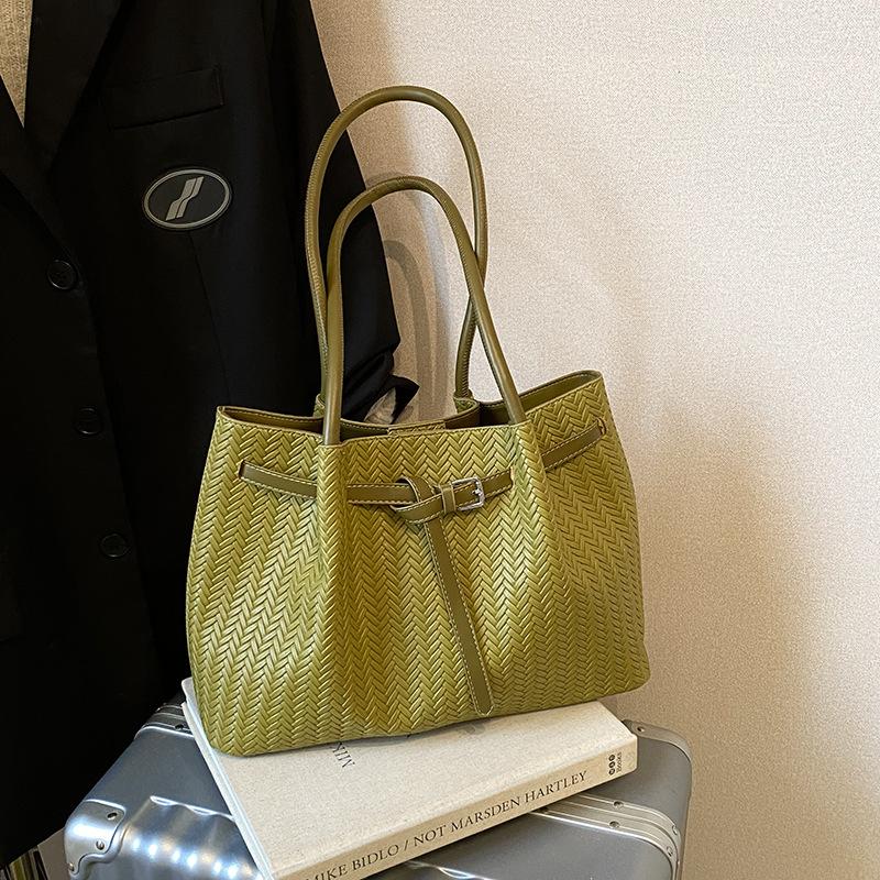 Ретро сумка женская большой вместимости 2025 новая осень и зима универсальная плетеная сумка сумка через плечо повседневная сумка-тоут для поездок на работу
