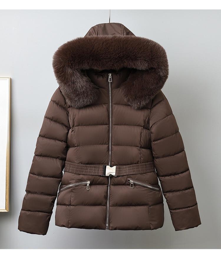 Женская короткая ветрозащитная теплая зимняя куртка с большим меховым капюшоном и поясом