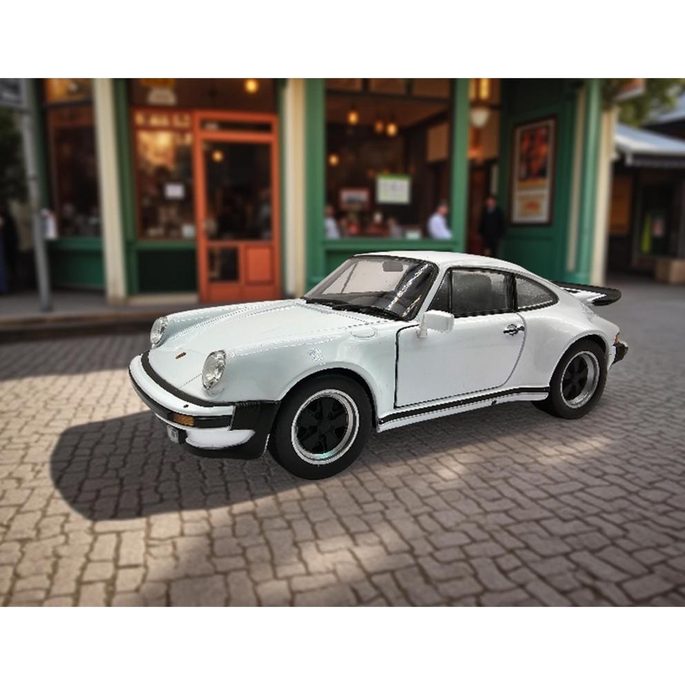Welly Porsche 911 Turbo 1974 Diecast Model Car - 1:24 Scale Collector's Edition
