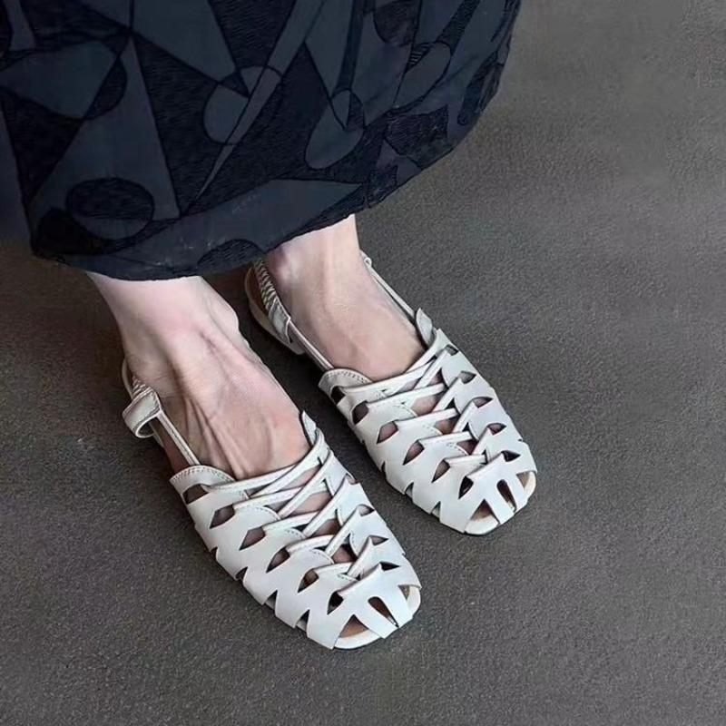 Модная женская обувь Мэри Джейн в римском стиле, плетеная и с перфорацией, лето 2025, новые туфли-лодочки на плоской подошве с одной пуговицей, модные сандалии, тренд