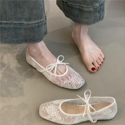 Нежный сказочный ветер туфли Мэри Джейн весна 2025 французские элегантные полые кружева неглубокий внутренний вырез увеличивает высоту вечерние туфли