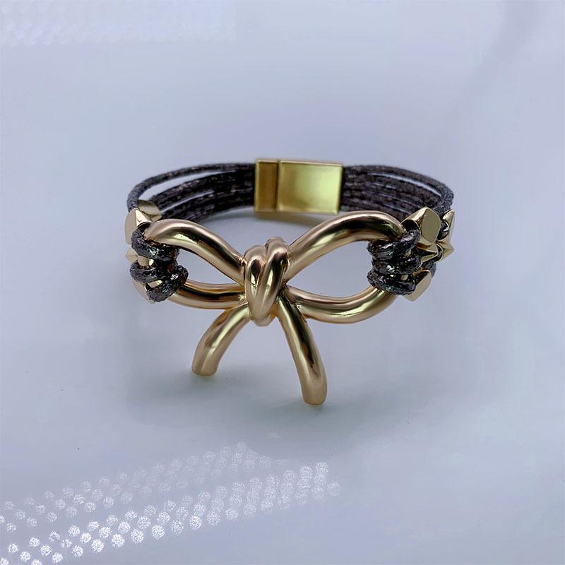 Трендовый европейский и американский кожаный браслет с магнитной пряжкой-бантом - Модные женские украшения на Рождество