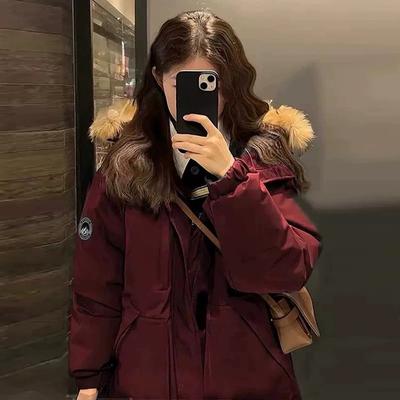 Большой меховой воротник, инструмент для пирогов, преодолевает женский зимний пуховик 2025 года, женская короткая утолщенная повседневная студенческая куртка, тренд