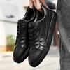 Модные мужские кроссовки из натуральной кожи Стильная формальная обувь для скейтбординга Повседневная ходьба Мужские теннисные кроссовки Новые удобные простые туфли для ходьбы