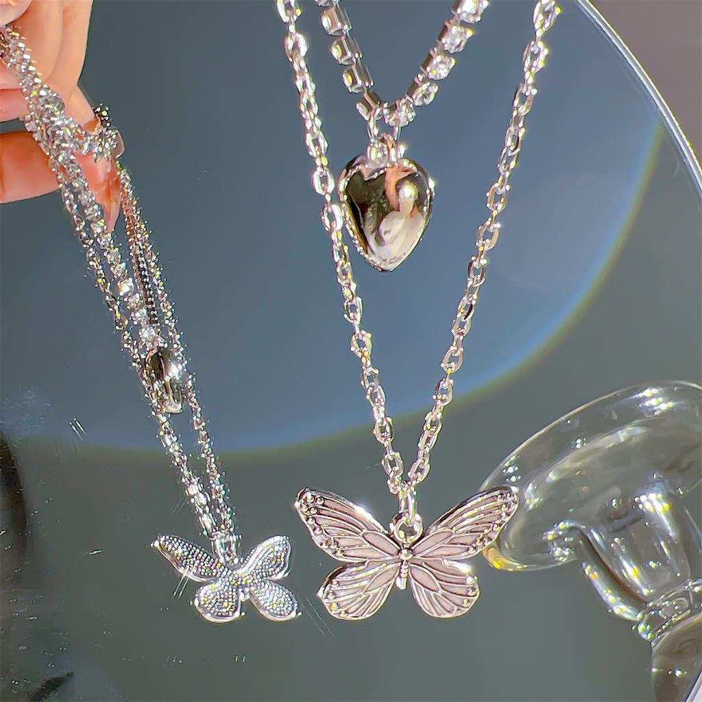 17KM Y2K Butterfly Necklace for Women Girls Silver Color Crystal Pendant Clavicle Chain Necklaces Fashion New Trendy 2023 Party
