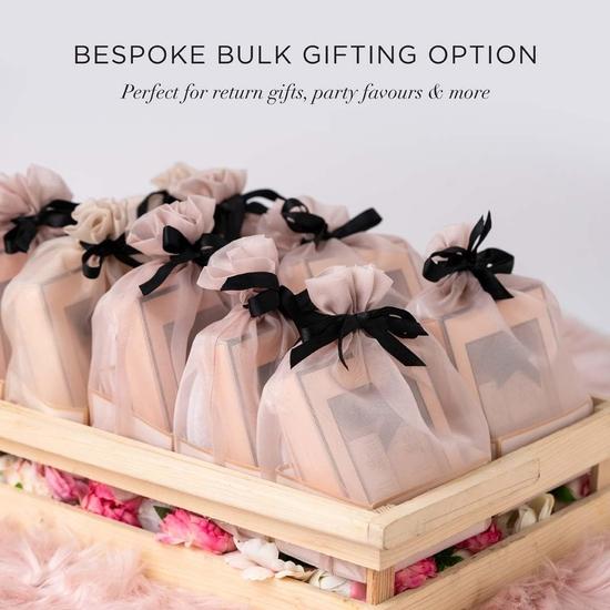 Подарочный набор Kimirica "Nothing But Love Duo" Potli | Аромат гардении | Содержит гель для душа, лосьон для тела, мочалку и многоразовый Potli