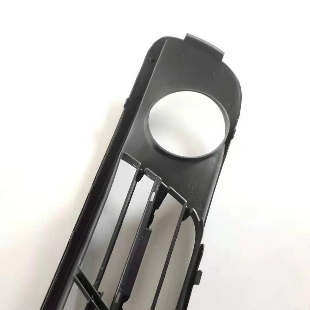Решетка бампера и рамка противотуманной фары BMW 5GT F07 (51117331671, 51117331672)