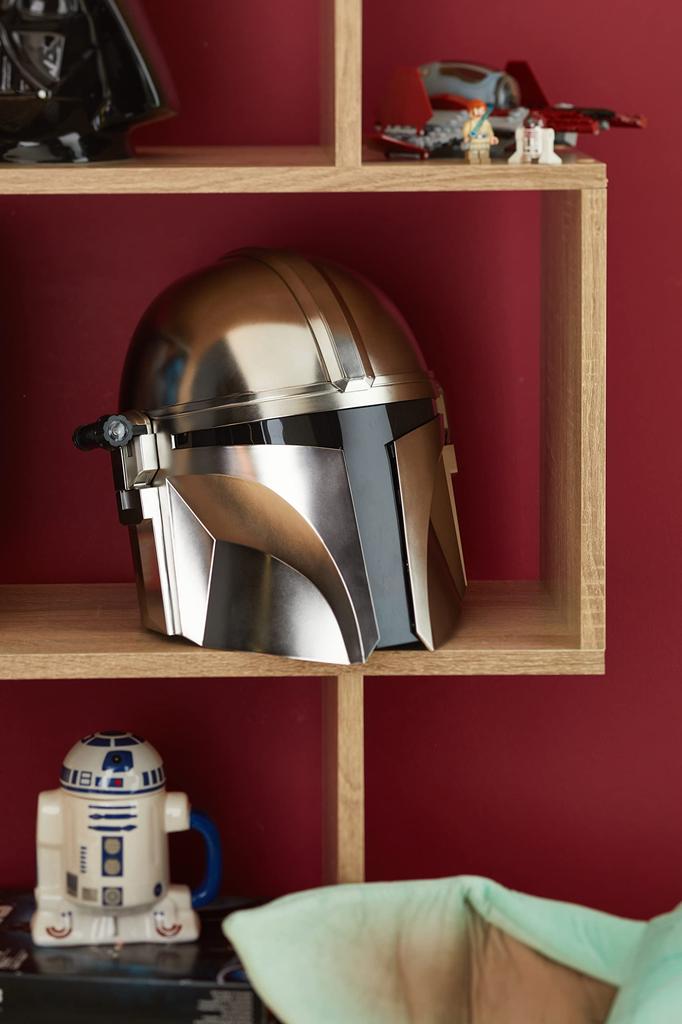 Hasbro Star Wars Black Series Mandalorian Electronic Helmet for Roleplay and Ages 14 and Authentic Collectibles, Up, F0493,