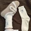 Белые вышитые носки с бантом для осени и зимы, утолщенные и флисовые теплые носки до середины икры для девочек, и зимние домашние послеродовые носки
