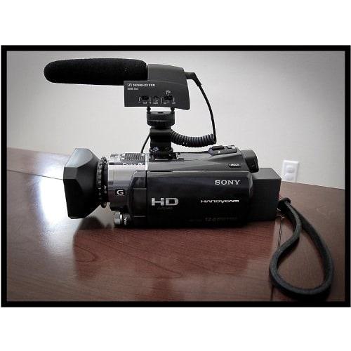 Sennheiser MKE 400 (Short-range Gun Microphone)