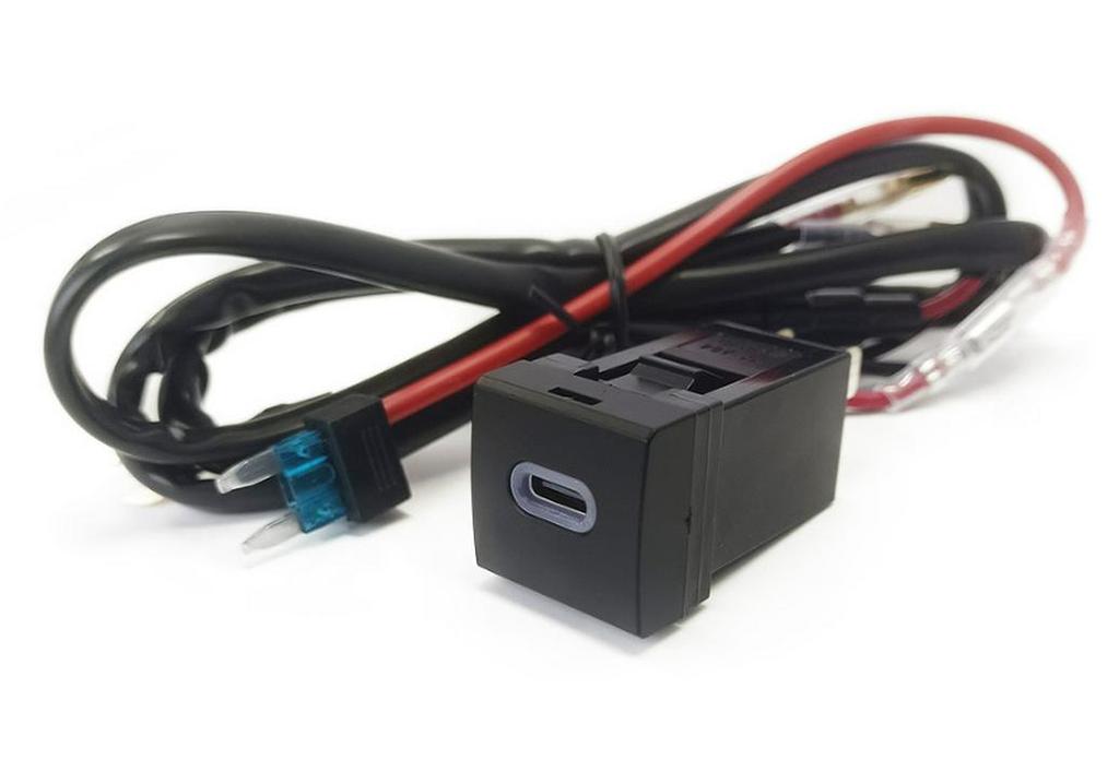 Автомобильное зарядное устройство для Toyota Corolla/Levin/Wildlander с портами USB QC3.0 PD