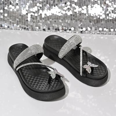 2025 Новые женские летние пляжные шлепанцы-сандалии на толстой подошве с перемычкой для пальца, украшенные стразами в виде бабочек, модные универсальные тапочки