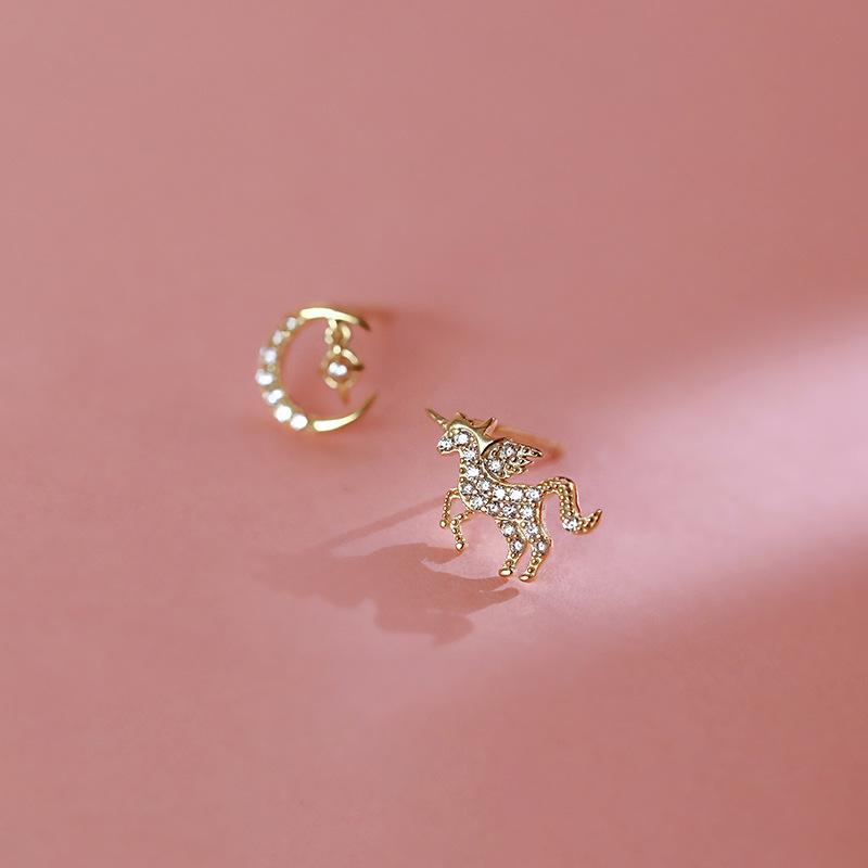 Серьги-единороги Женственные простые асимметричные серьги-гвоздики в форме луны Студенческая индивидуальность Иностранный стиль Нишевые украшения для ушей