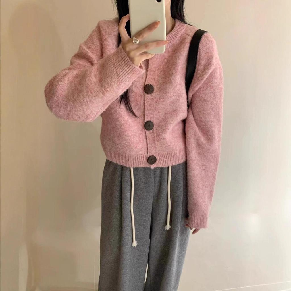 Новый осенний свободный и универсальный кардиган с крупными пуговицами, представляющий собой непринужденное и мягкое легкое пальто для женщин