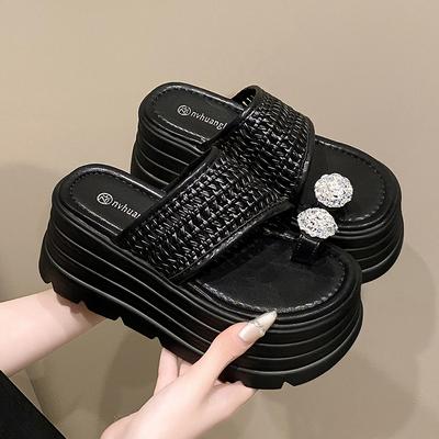 8 см Женские повседневные шлепанцы на танкетке для пляжа Новые летние нескользящие сандалии на платформе Женские с открытым носком Удобные женские шлепанцы с перемычкой для пальца