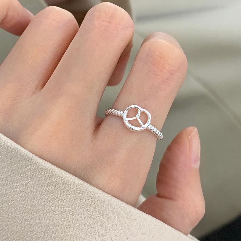 Trendy Minimalist Korean Vintage Stacking Rings for Women - Influencer-Approved Light Luxury Style.