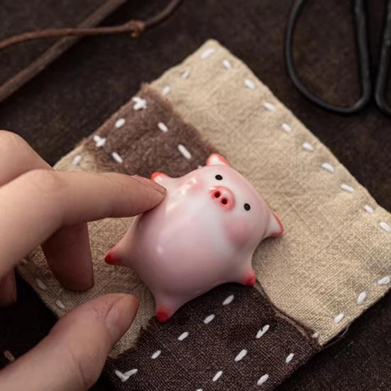 Лежащая свинка Кружка для бабл-чая Ручная работа Керамическая кружка с забавной свиньей, выдувающей пузыри Чайный питомец Уникальный подарок для любителей чая и декора дома