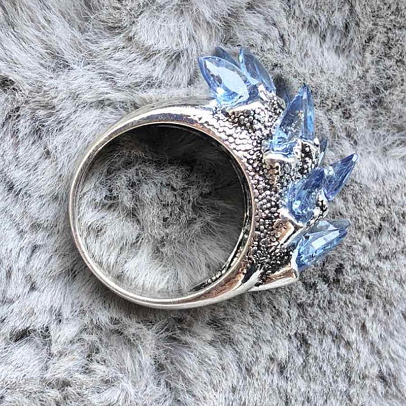 Retro Blue Crystal Ring Female Cylindrical Stone Ring Carving Engagement Handwear Attending Banquet Jewelry Wholesale