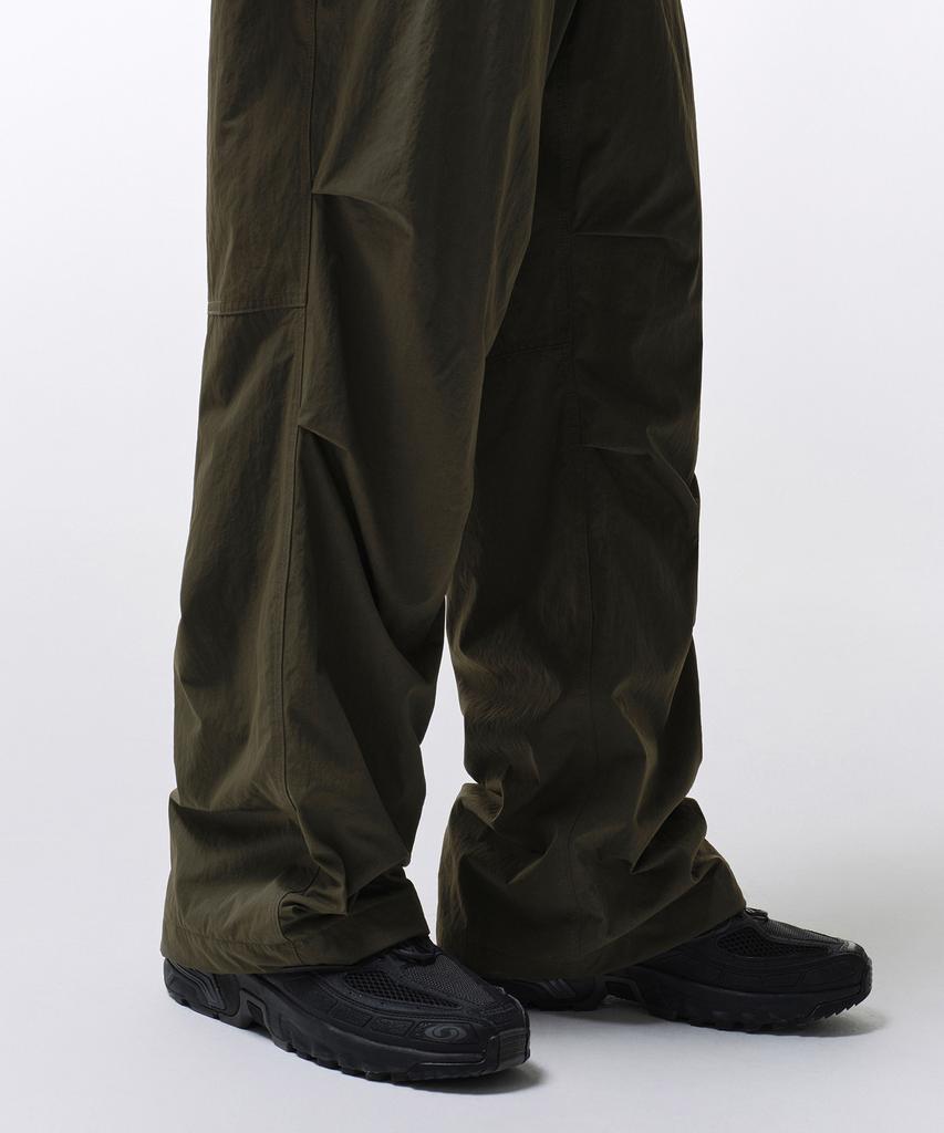 MUSINSA STANDARD [City Leisure] Fleece-Lined Wide Belted Parachute Pants [Olive Green]