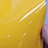 Высокоглянцевые желтые автомобильные наклейки Виниловая пленка для обтяжки Автомобильные наклейки на пленке Покрытие Оберточная фольга Клейкий винил для наклеек на мотоцикл