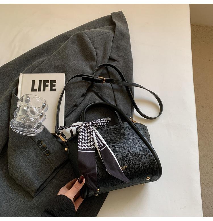 Textured Hand Bag Women's 2025 New Versatile Popular Spring Fashion Casual Shoulder Bag Crossbody Bucket Bag