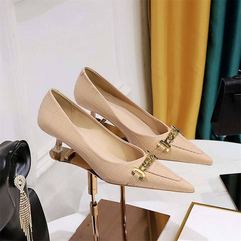 Fashion Fashion Metal Chain Decoration Women Pumps Shallow Mouth Glossy Patent Leather Kitten Thin Middle Heel Office Single Shoes