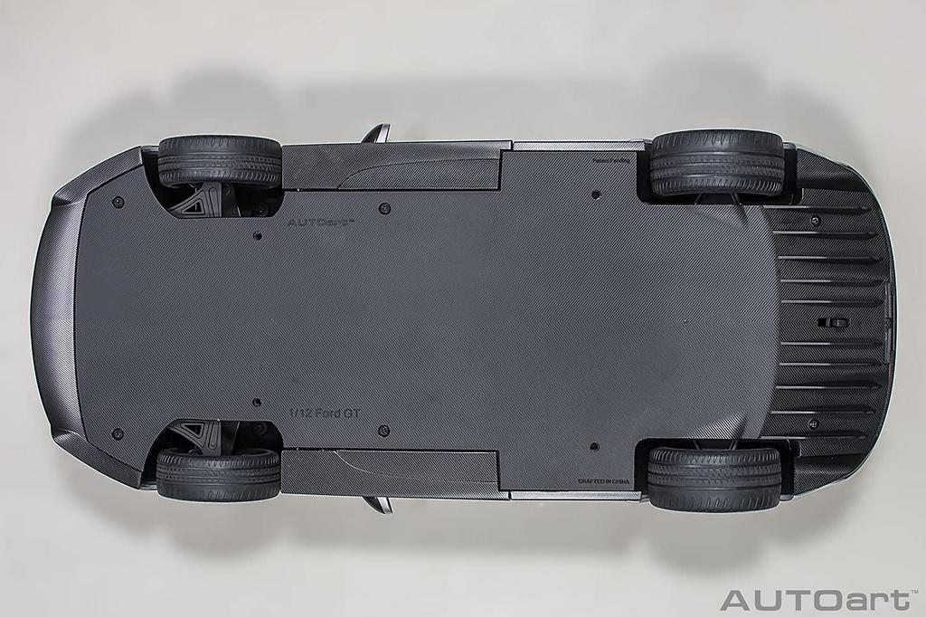 AUTOart 1/12 Scale Ford GT 2017 Metallic Silver/Black Stripes Finished Product 12108