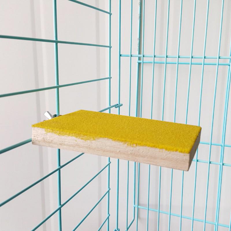 Платформа из натурального дерева, в клетку попугаю