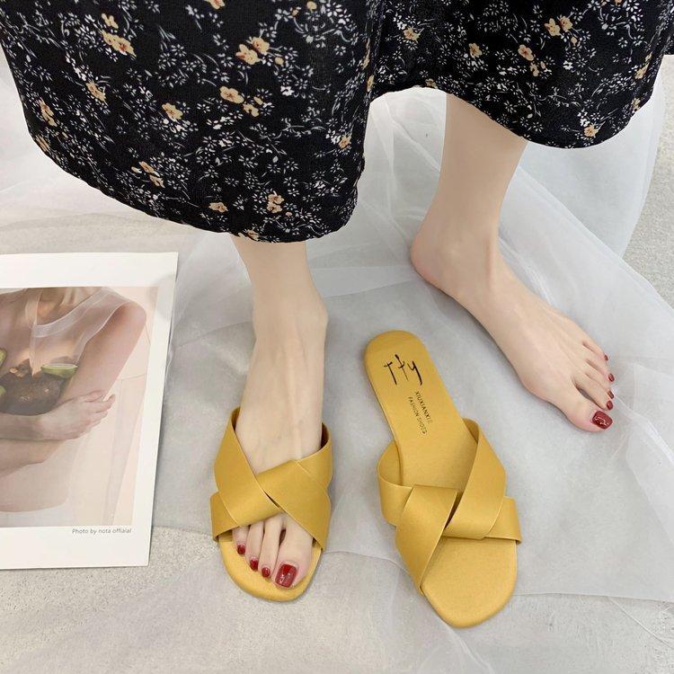 Новые женские тапочки, летние тапочки через плечо, повседневные шлепанцы на плоской подошве, простые сандалии с мягкой подошвой, верхняя одежда, водонепроницаемая