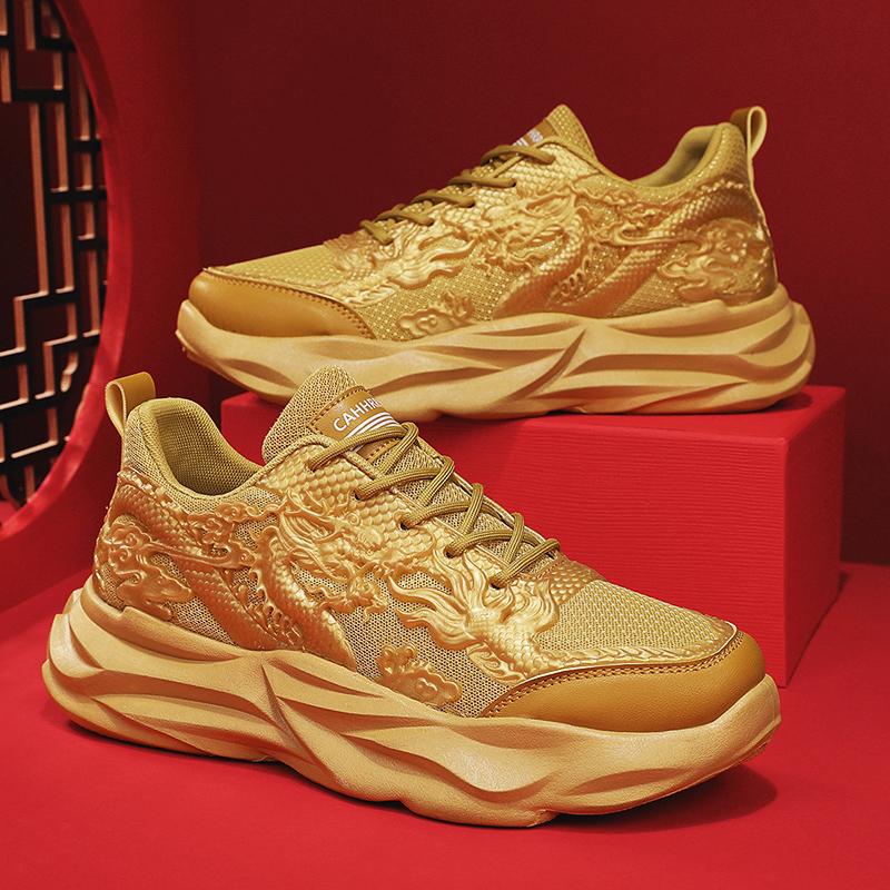 2024 Последние повседневные мужские туфли Красные молодежные драконьи года Универсальные спортивные туфли Толстая подошва Легкие повседневные туфли Дышащие