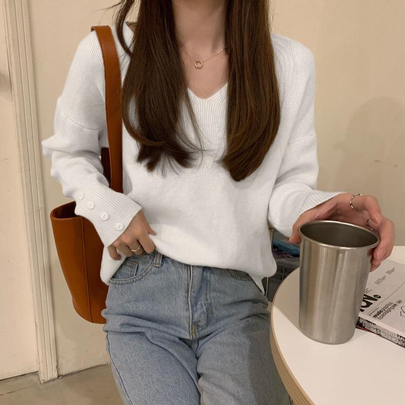 V-neck Bottoming Shirt Women's Summer Long-sleeved Gentle Sweater New Design Sense Niche Knitted Sweater Top