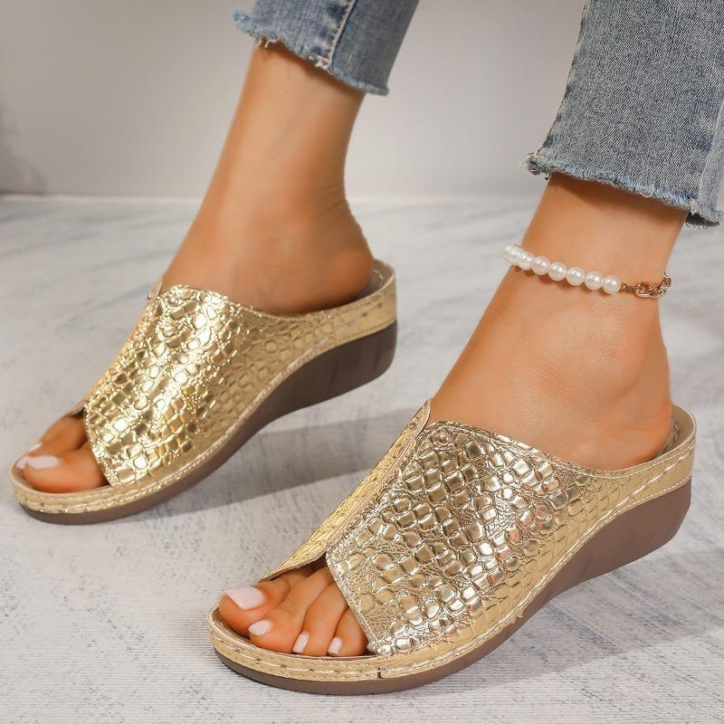 Spot трансграничная новая внешняя торговля тапочки на каблуке с уклоном женские сандалии с толстой подошвой повседневные и легкие большого размера