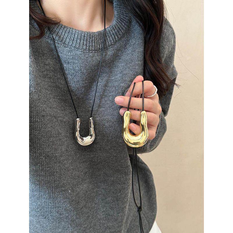and American Style ~ Niche Design U-Shaped Horseshoe Necklace for Women, Long Simple Sweater Chain, Light Luxury, High-End Feel, Exaggerated Accessory