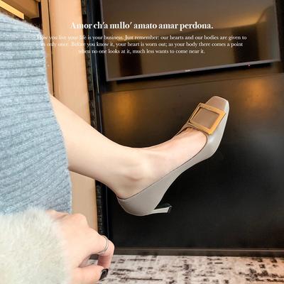 Найди второй волосок! Виноградная мать та же обувь французский темперамент вечерний ветер квадратная пряжка тонкий высокий каблук квадратный носок мелкий вырез туфли для通勤