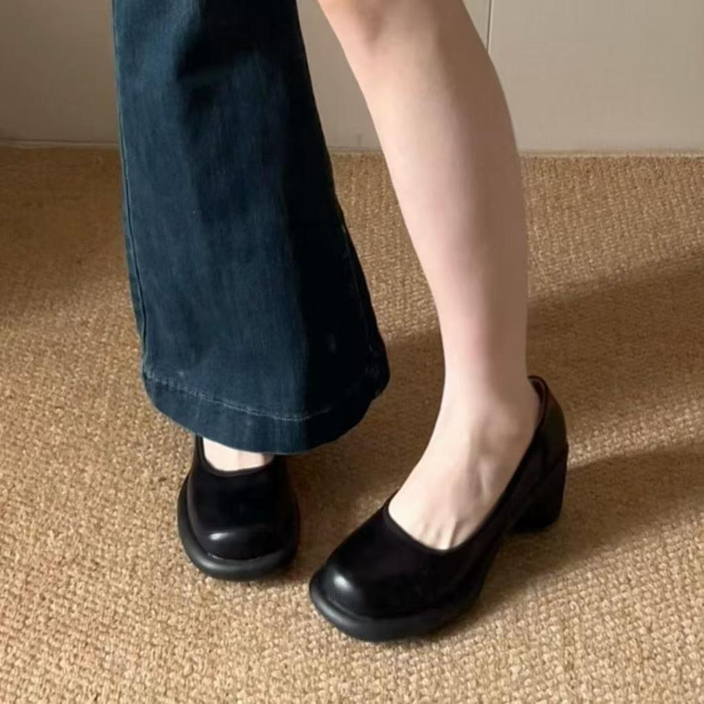 Popular Retro Thick-heeled High-heeled Shoes for Women's 2025 Spring New Models, Not Tired, Thick-soled Feet, and Mary Jane Small Leather Shoes.